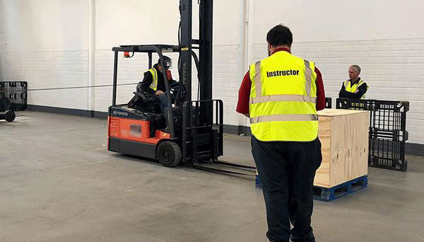 forktruck people driving